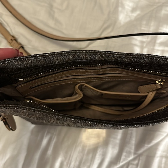 Michael Kors mesager bag - Picture 7 of 9